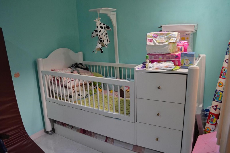Cari Tempat Tidur Bayi, Pilih Box Bayi Babydoes Saja!