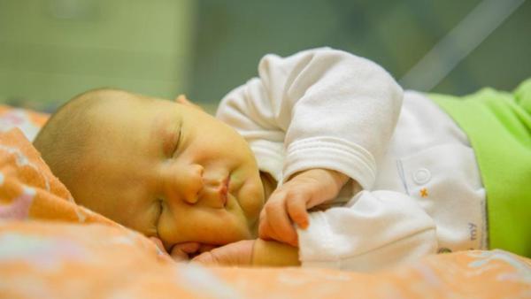 Berikut 4 Cara Menurunkan Kuning Bayi Dengan Cepat